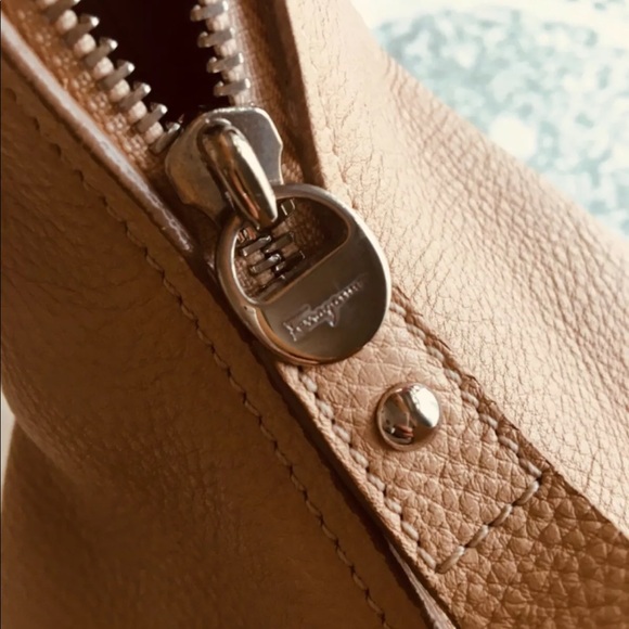 Salvatore Ferragamo handbag - Picture 3 of 11